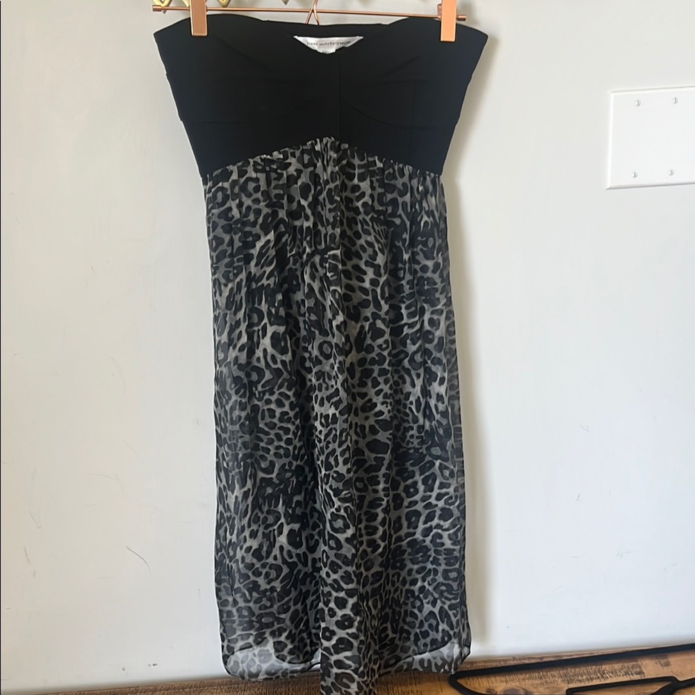 DIANE VON FURSTENBERG Black
Gray Leopard Print Silk Strapless Dress